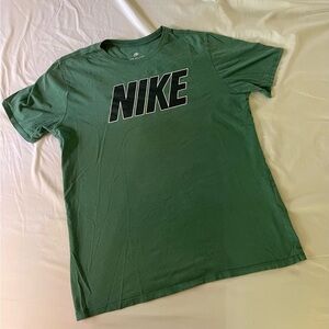 Nike Men's Green Short Sleeve Tee